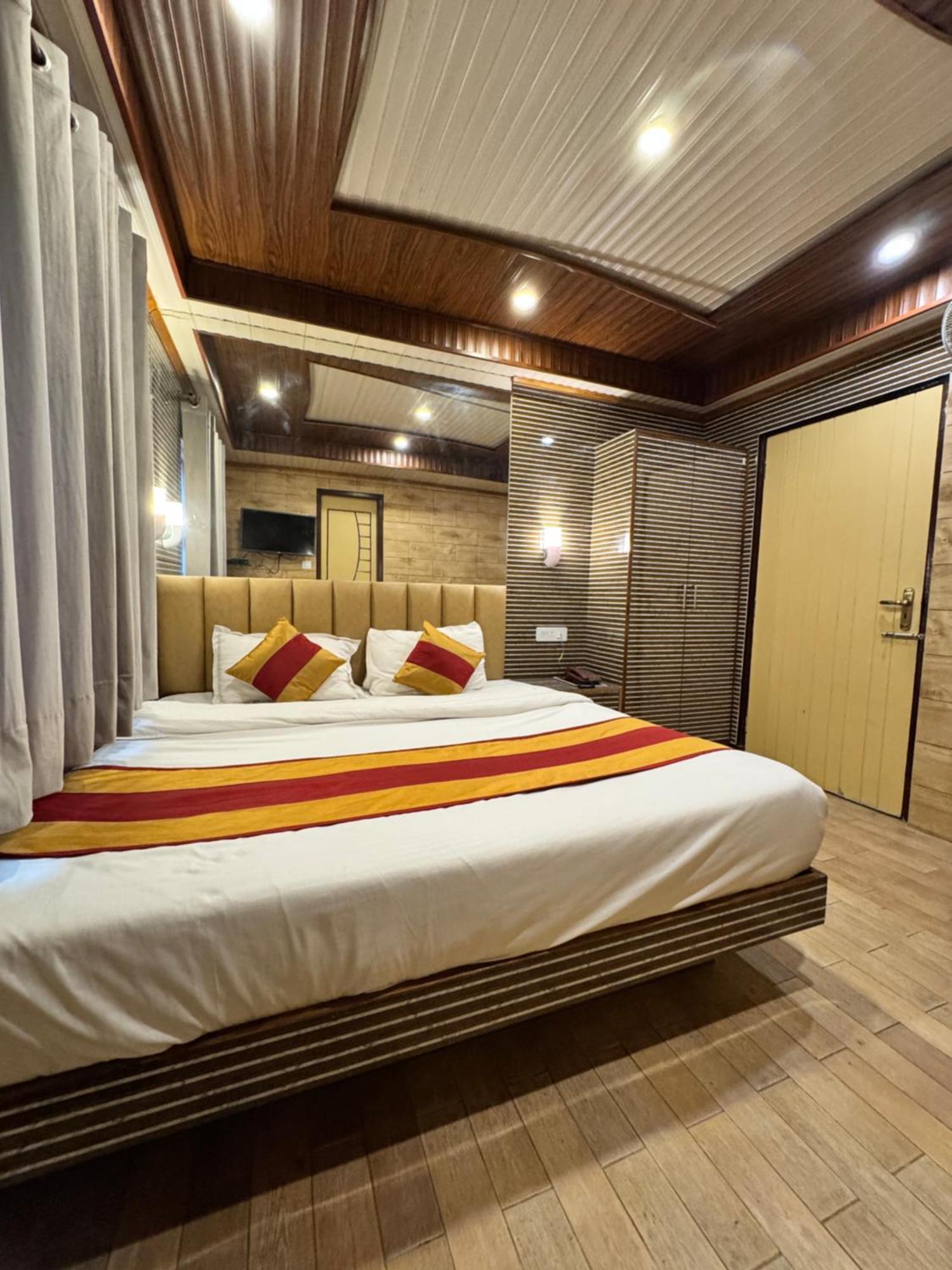 Victory Hotel And Restaurant By Gs Hospitality Shimla Ngoại thất bức ảnh