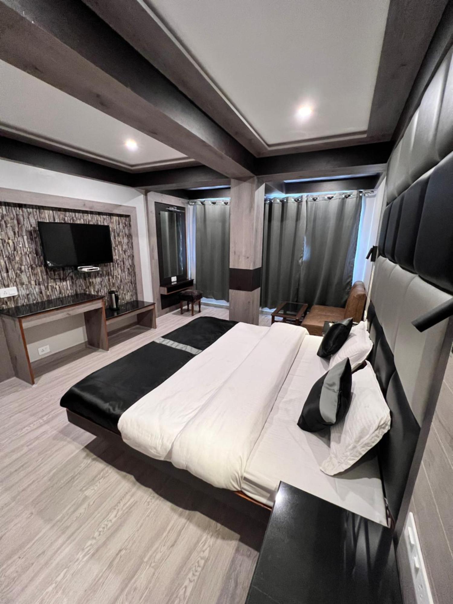 Victory Hotel And Restaurant By Gs Hospitality Shimla Ngoại thất bức ảnh